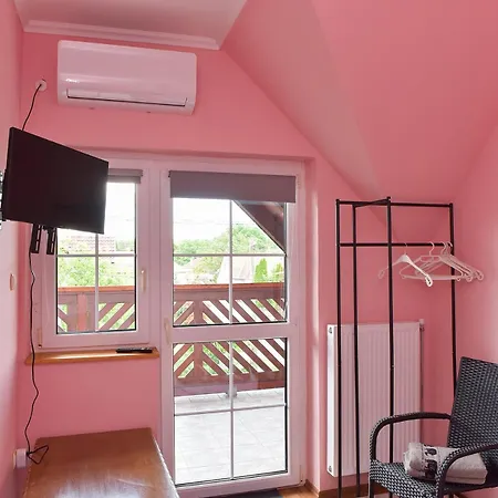 Sonia Vendeghaz Pensiune